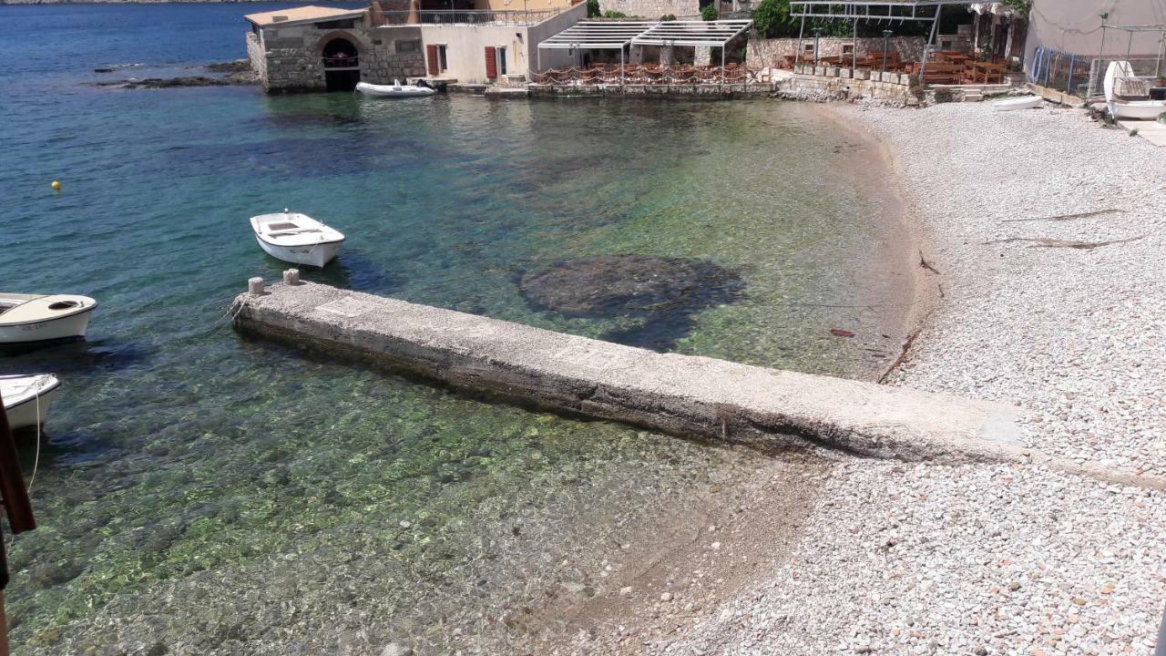 Anka'S Beach Komiža 外观 照片
