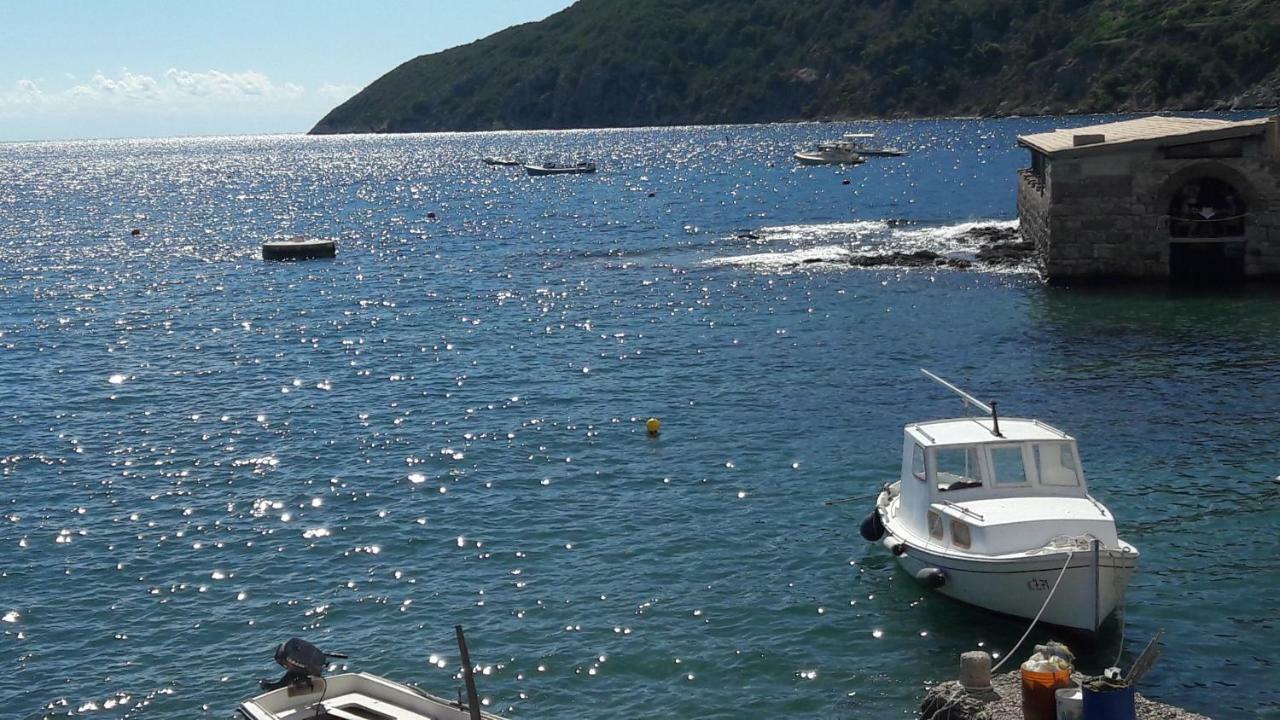 Anka'S Beach Komiža 外观 照片